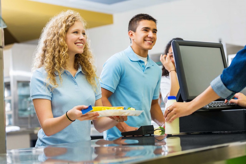 Kids in lunch line getting food